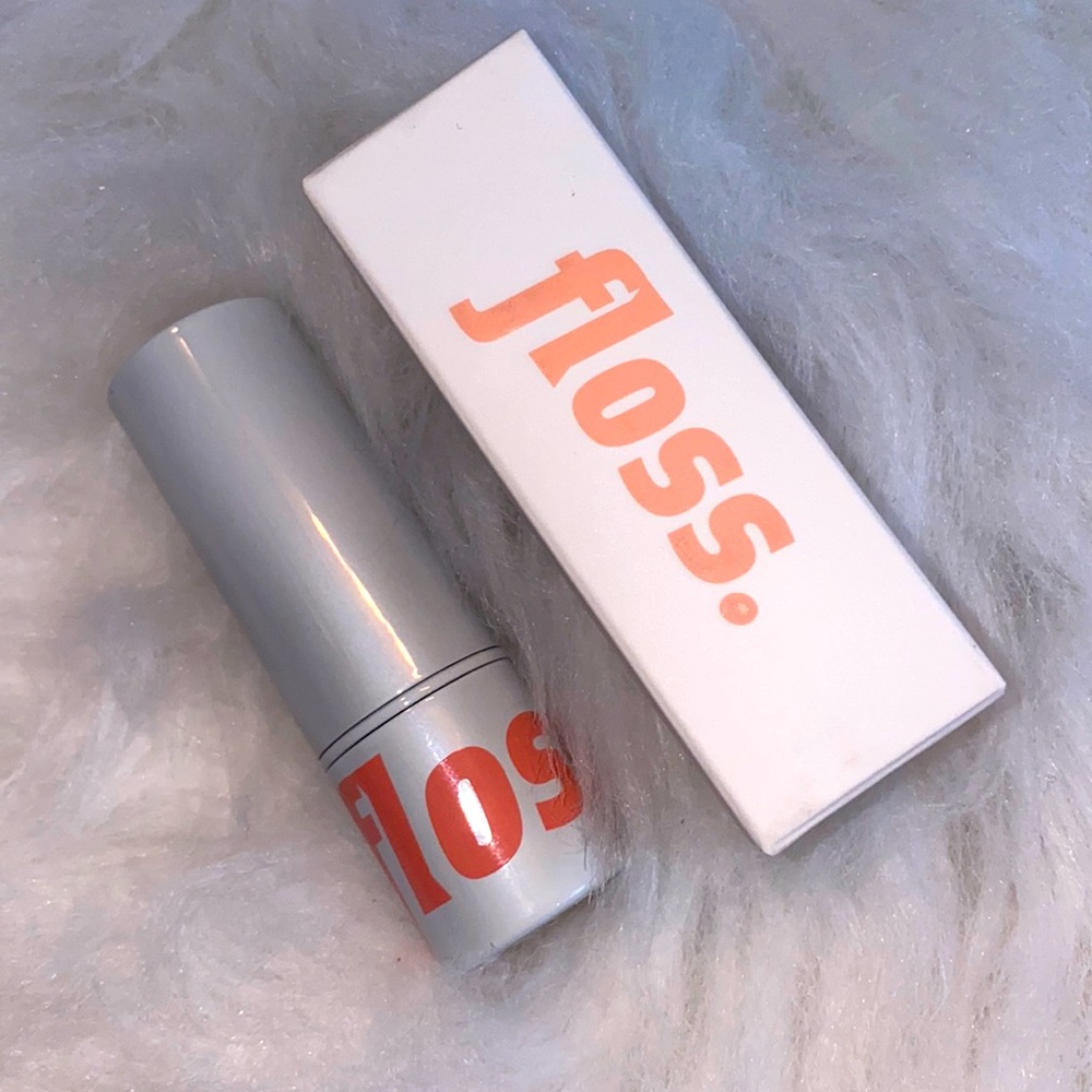 Floss the concierge cheek and lip tint in Sandals